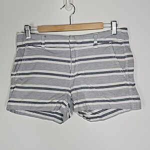 KHAKIS by GAP girlfriend size 6 gray and white shorts